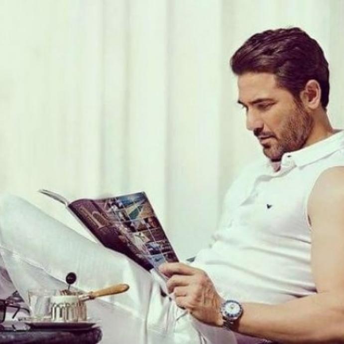 جلسة تصوير أثارت الجدل لأحمد عز