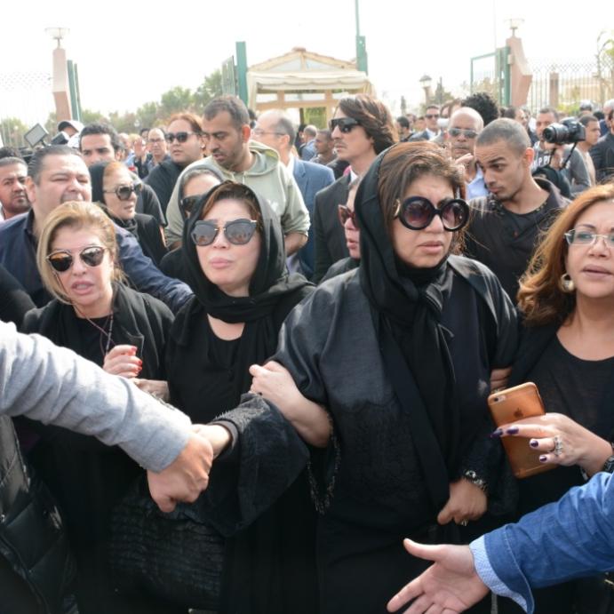 بوسي شلبي في جنازة محمود عبد العزيز