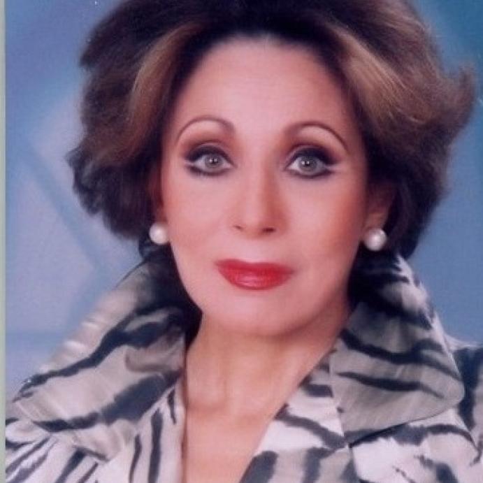 لبنى عبد العزيز