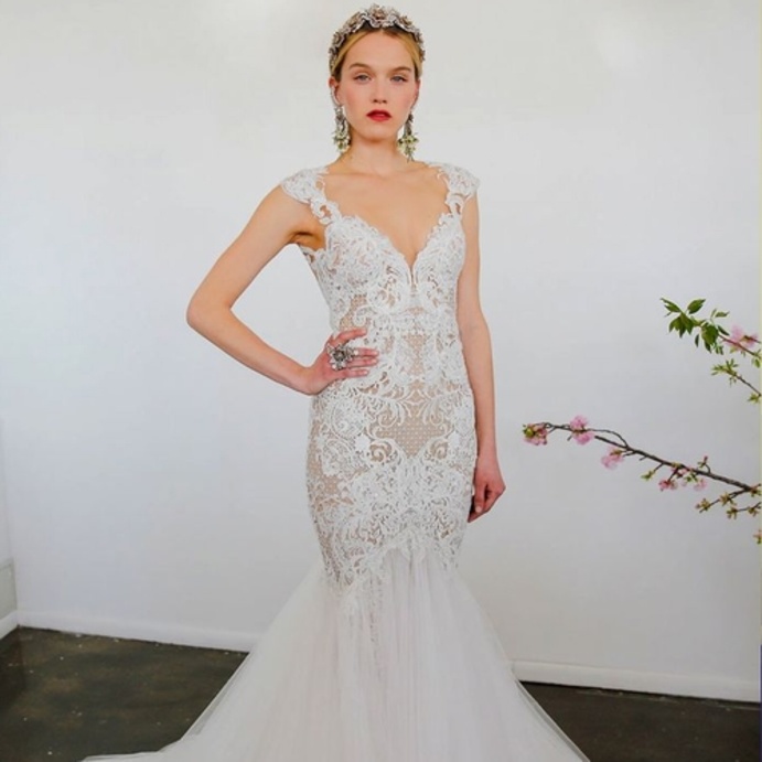 أزياء العرائس لربيع 2017 توفر فساتين الزفاف الخفيفة التي تكشف الذراعين