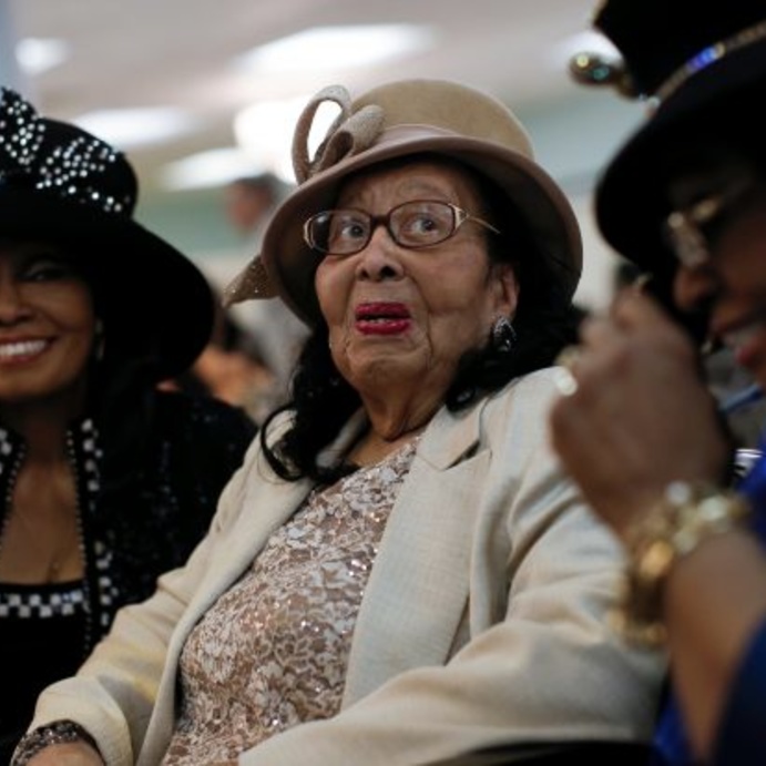 المعمرات الأمريكيات الثلاث يقمن في دار للمسنين