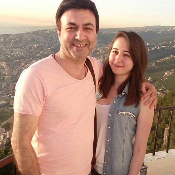 فراس ابراهيم مع ابنته الشابة