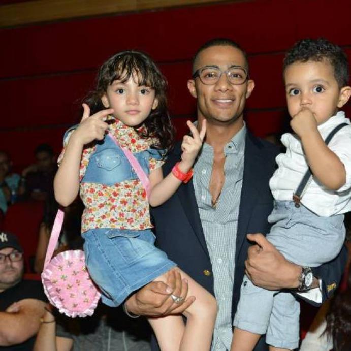 محمد رمضان وابنيه