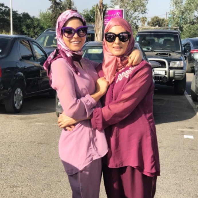 ابتسام تسكت مع والدتها