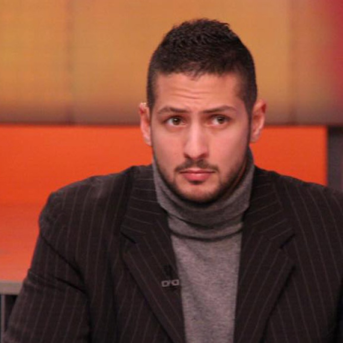 الفنان الراحل عمرو سمير