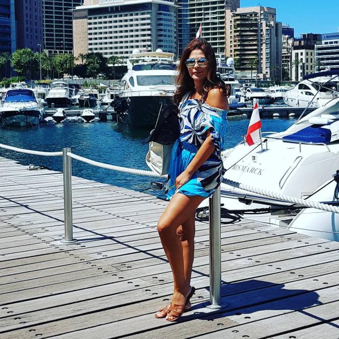 إليسا على الشاطئ