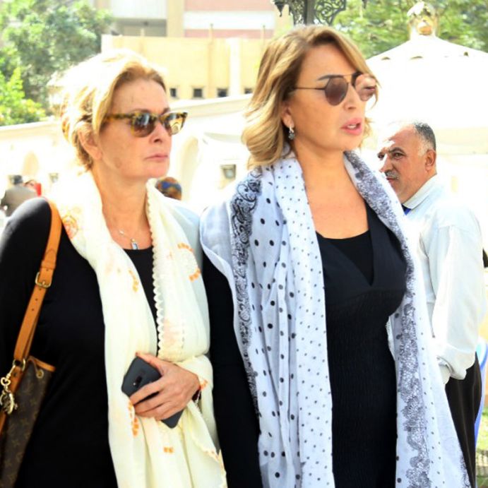 يسرا وايناس الدغيدي في جنازة حمدي قنديل