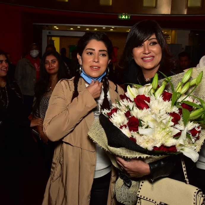 وفاء وآيتن عامر