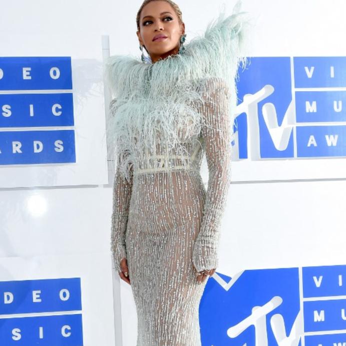 اجمل اطلالات بيونسيه بمناسبة عيد ميلادها