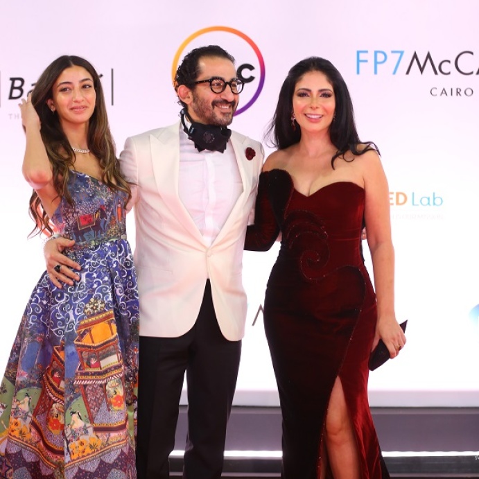 احمد حلمي واسرته