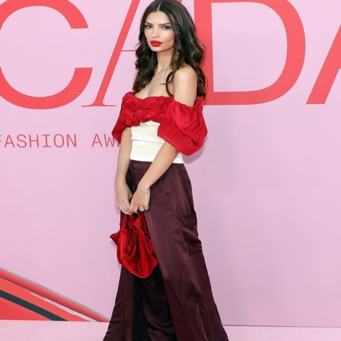 لوك ذو طابع دراماتيكي اعتمدته ايملي راتاجكوسكي في احدى المناسبات