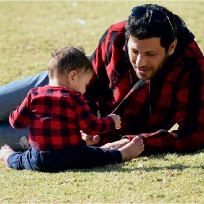 إياد نصار وابنه