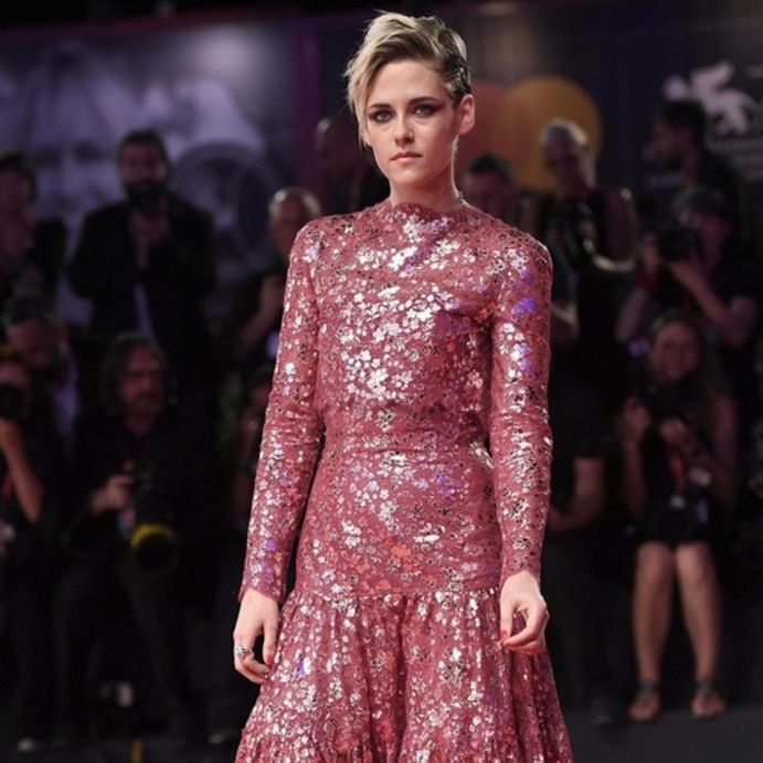  فستان من شانيل تألقت به كريستين ستيورات