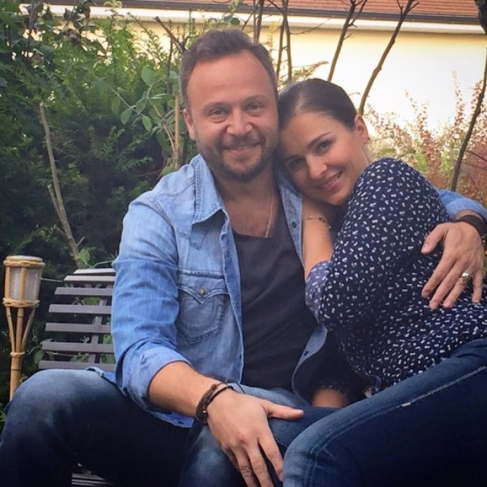 مكسيم خليل يحتفل بعيد زواجه