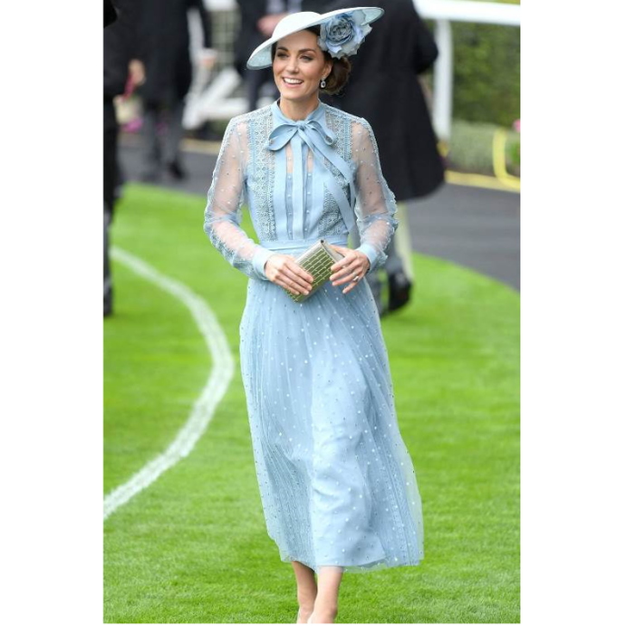 أجمل إطلالات كيت في مناسبة Royal Ascot حملت توقيع إيلي صعب بفستان أزرق ساحر أطلت به عام 2019