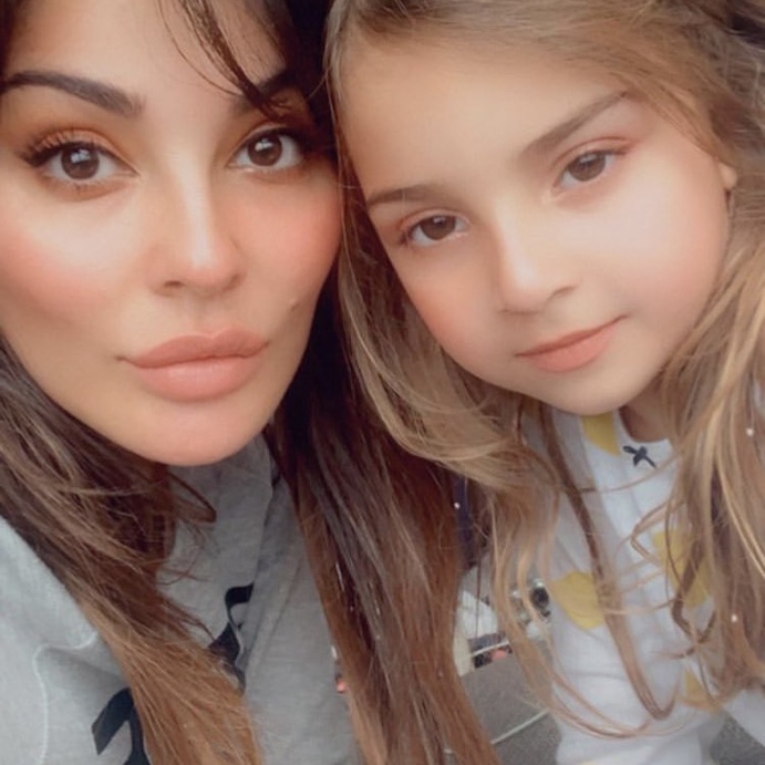 نادين نجيم وابنتها