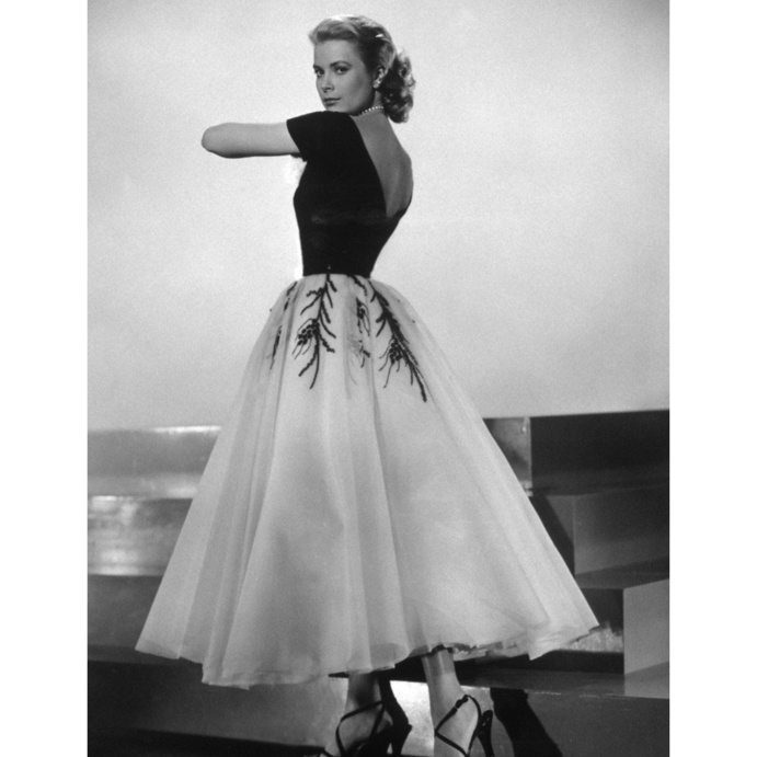 فستان ميدي مميز اختارته غريس كيلي