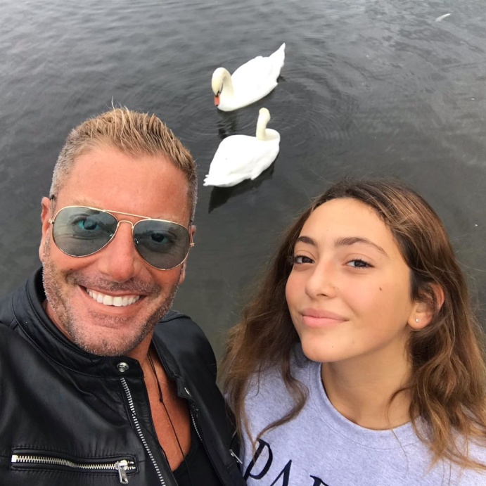 تامر هجرس وابنته 