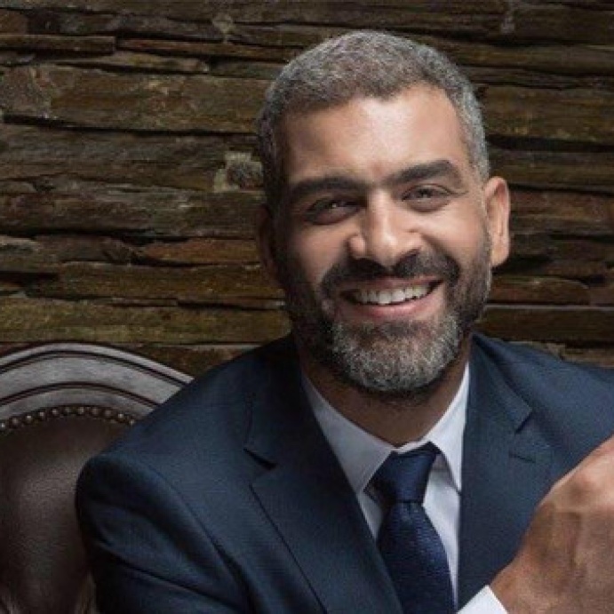 نجوم بالشعر الأبيض