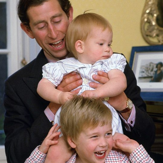 أجمل الصور التي جمعت الآباء الملكيين بأطفالهم بمناسبة يوم عيد الأب