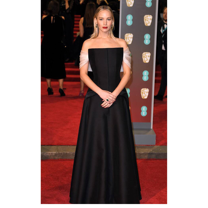 اطلالة راقية من ديور اعتمدتها جينيفر لورانس عام ٢٠١٨