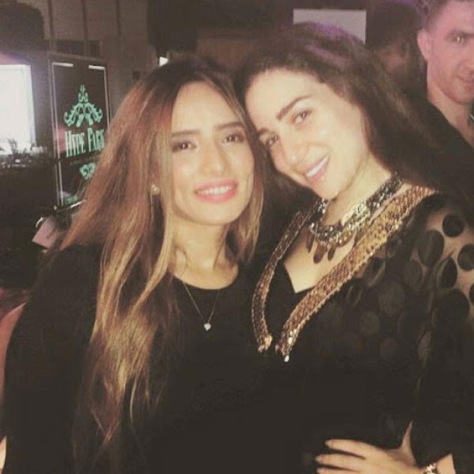 مي عز الدين وزينة