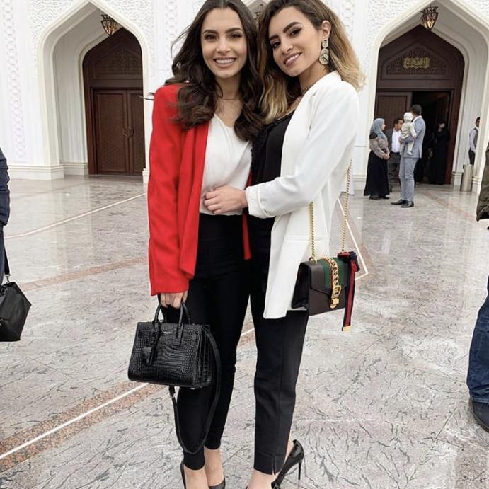 كارمن سليمان وشقيقتها فرح