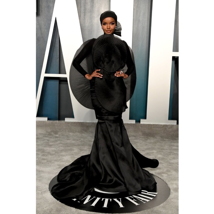  اطلالة ملفتة اعتمدتها حليمة عدن في حفل الفانيتي فير هذا العام