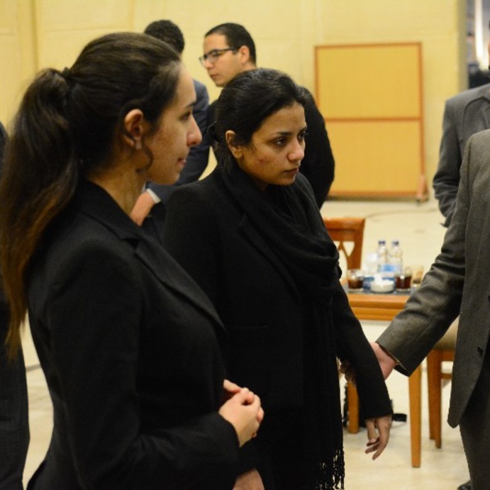 سهر الصايغ في عزاء والدها