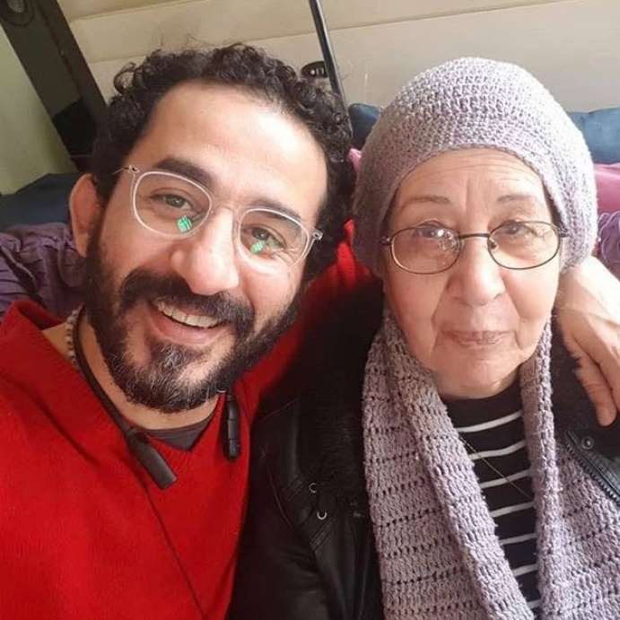 أحمد حلمي ووالدته