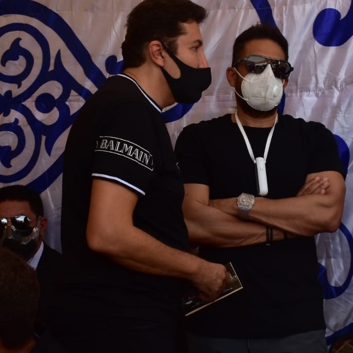 محمد حماقي وهاني رمزي في جنازة وعزاء سمير غانم