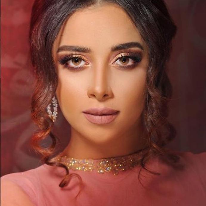 نجمات قبل وبعد المكياج