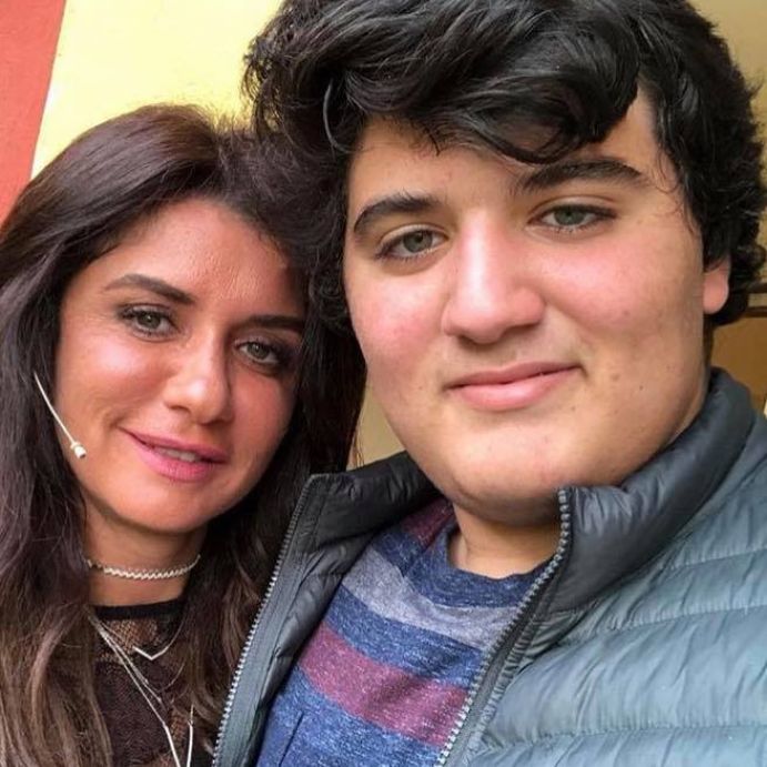 غادة عادل وابنها