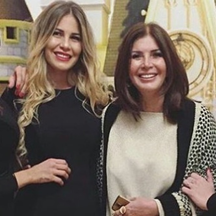 ميرفت أمين وابنتها منة