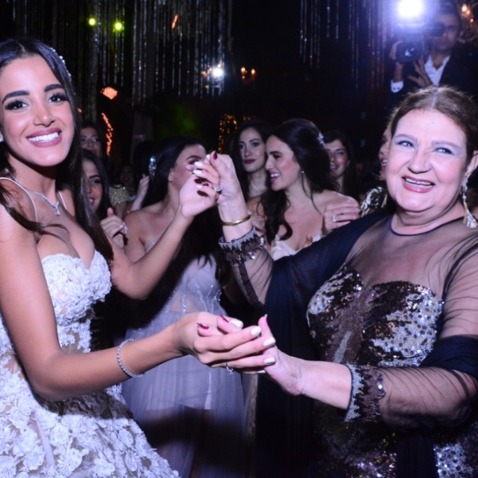 ميمي جمال وحفيدتها 