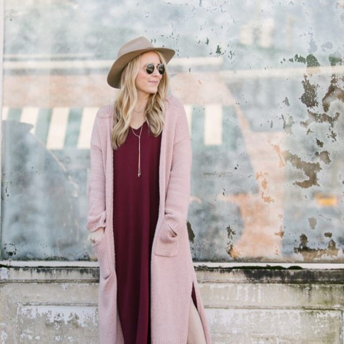 اطلالة شبابية ناعمة باللون الكشمير