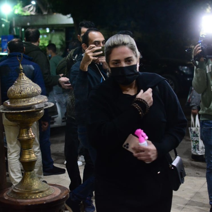 صابرين في عزاء طارق عاكف