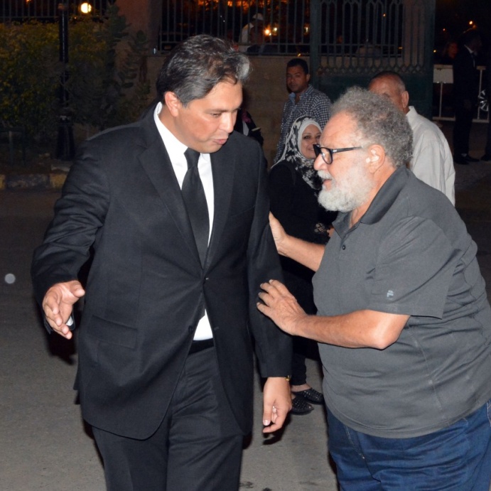 الفنان يحيى الفخراني في عزاء سهير فخري 