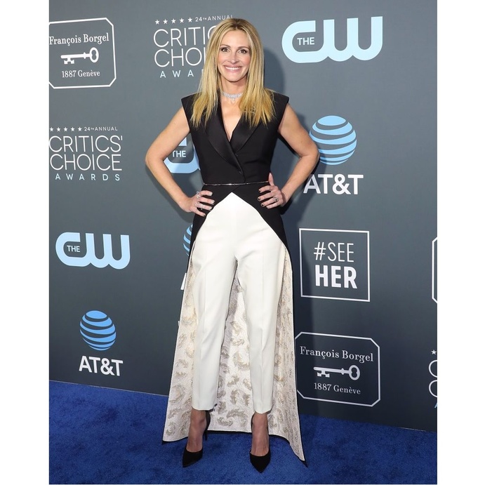 اطلالة أسود وأبيض من لويس فويتون اختارتها جوليا روبرتس