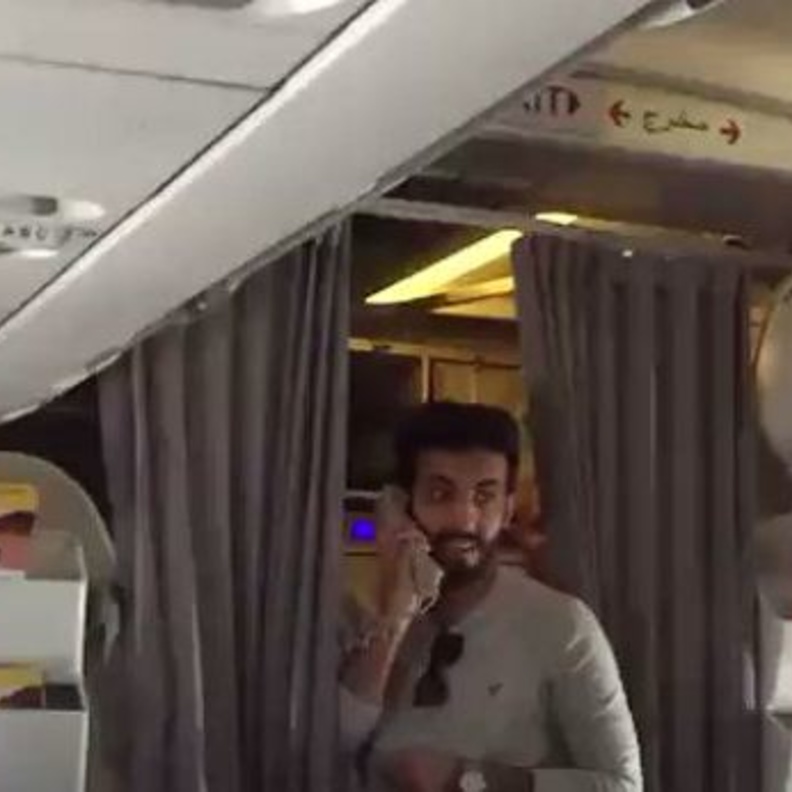 بالفيديو شاب سعودي يتحدى التأتأة