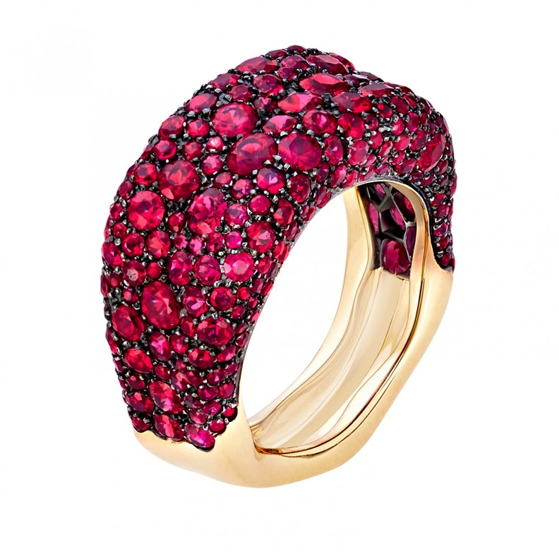 خاتم فابرجيه من الذهب والياقوت