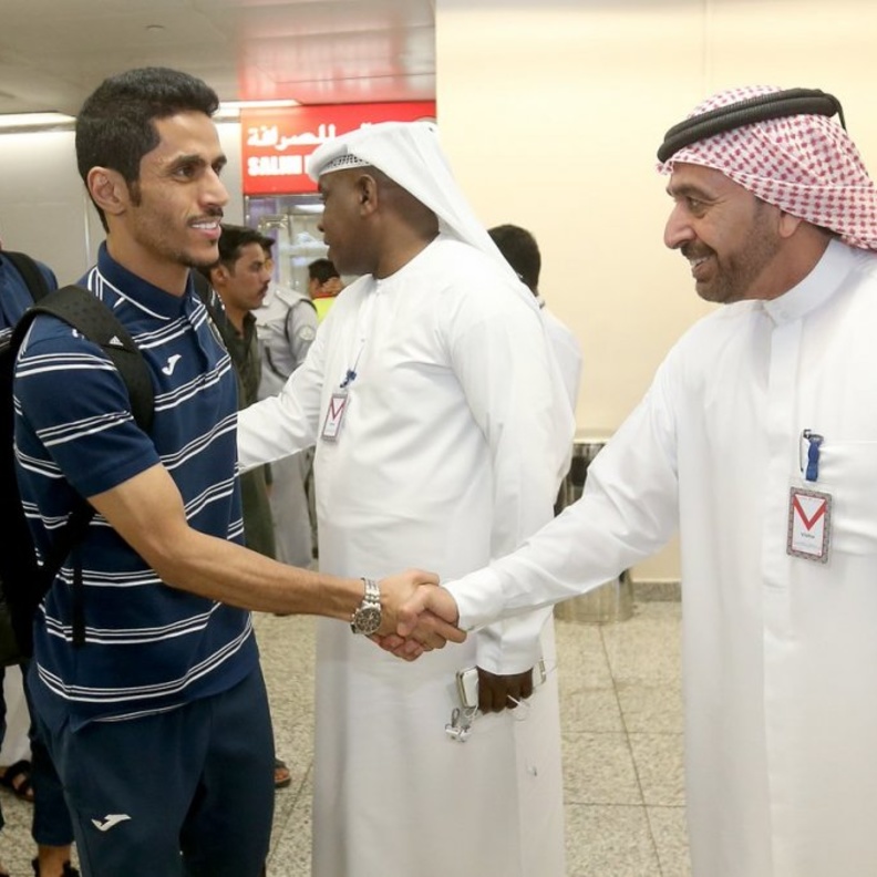 وصول فريق التعاون السعودي مطار الشارقة