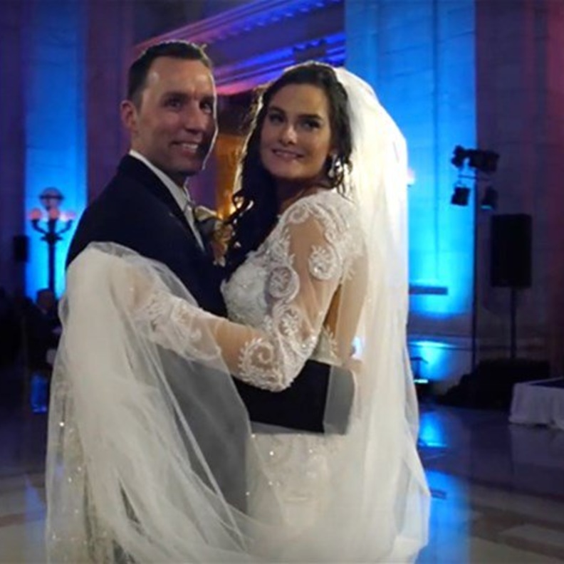 العروس في رقصتها مع العريس