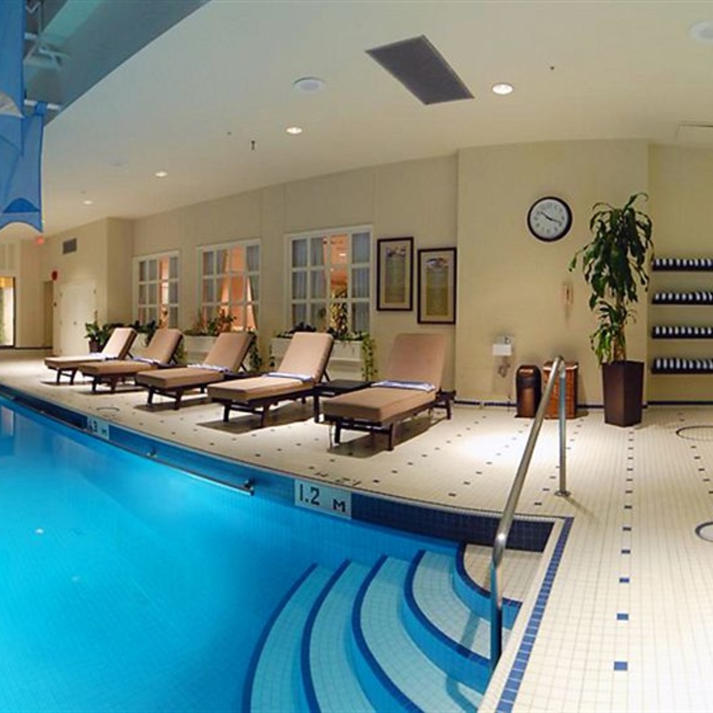 فندق The Sutton Place - حوض السباحة The Sutton Place Hotels - Pool