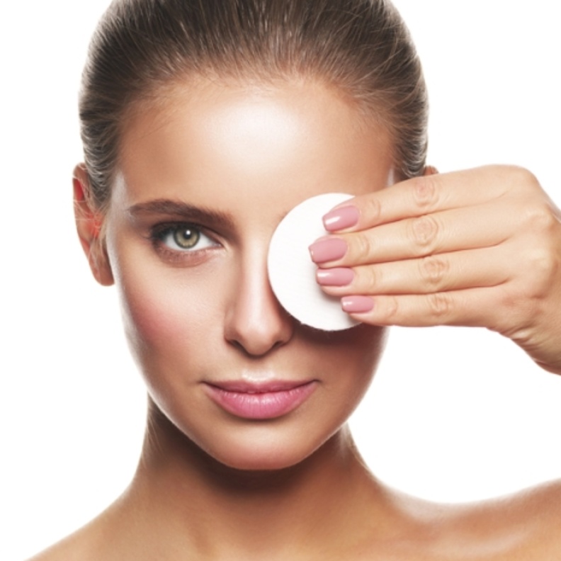 ازالة مكياج العين