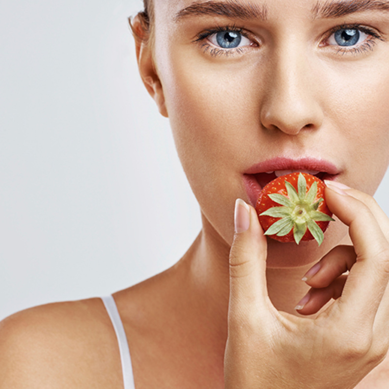 للفراولة آثار واضحة على البشرة والصحة