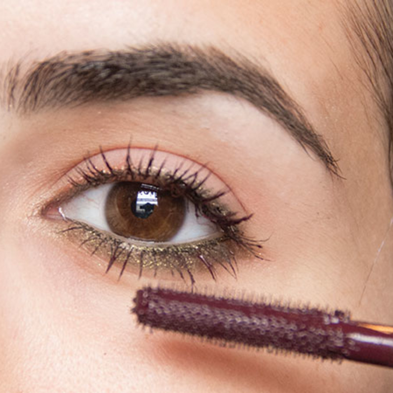 اكتشفي آخر صيحات المكياج مع المسكرة المارونية