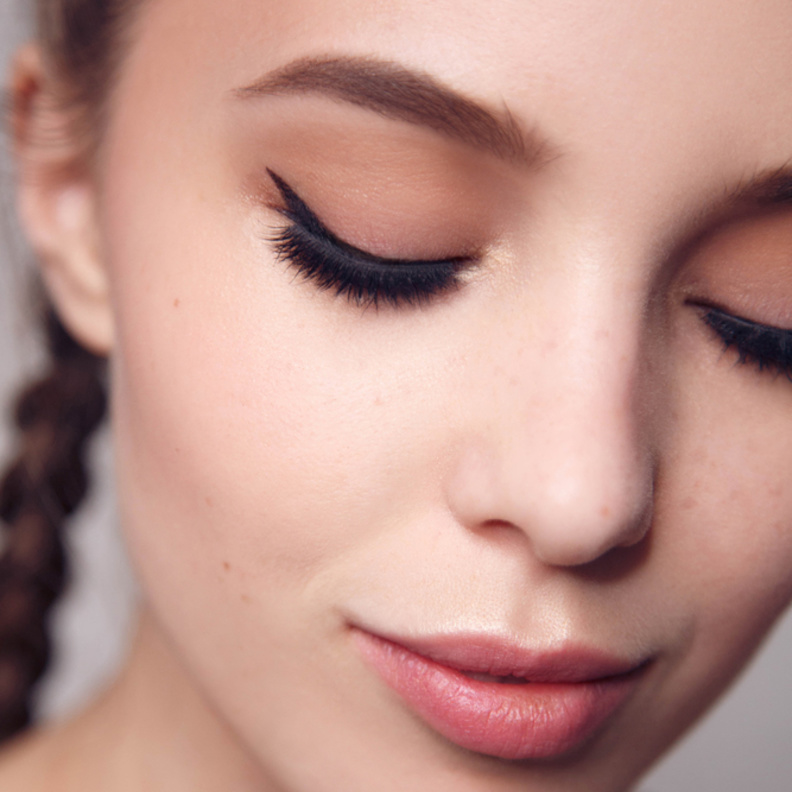 وضع الايلاينر للعيون المبطنة 