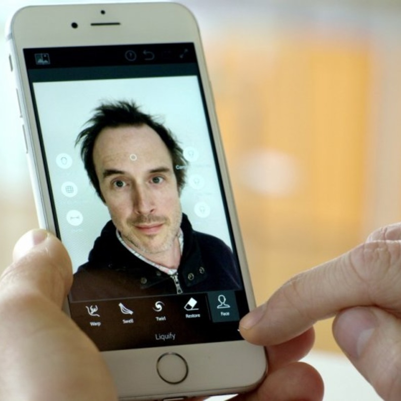 أدوبي تطلق تطبيقا شيقا لتعديل صور السيلفي الرديئة