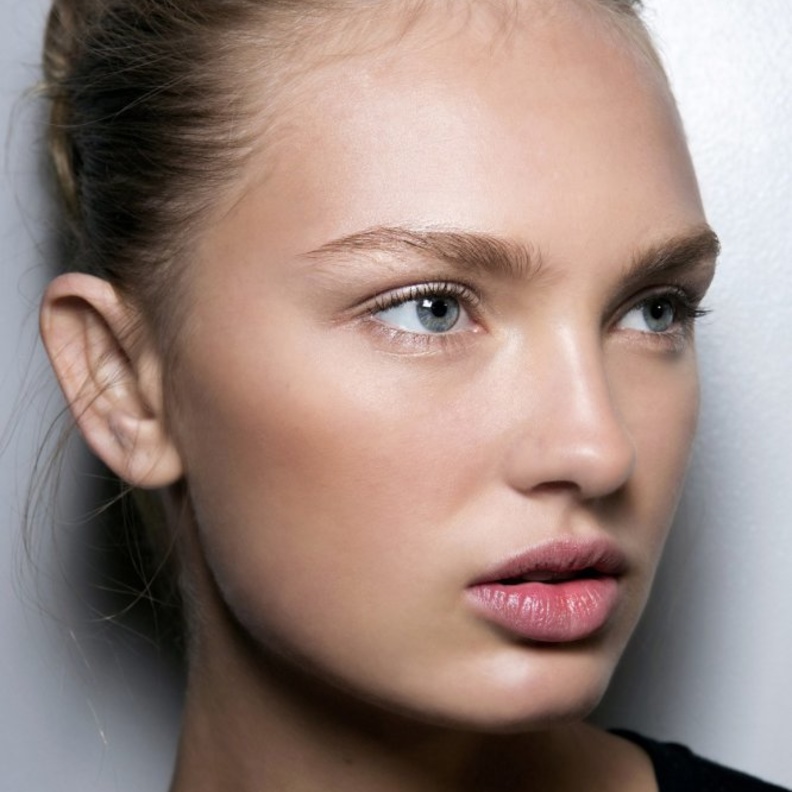 تعلمي أسرع طريقة لمكياجك اليومي